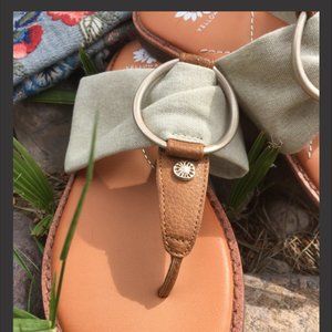 🆕❤️Yellow Box Linen Flat Sandal in Cream